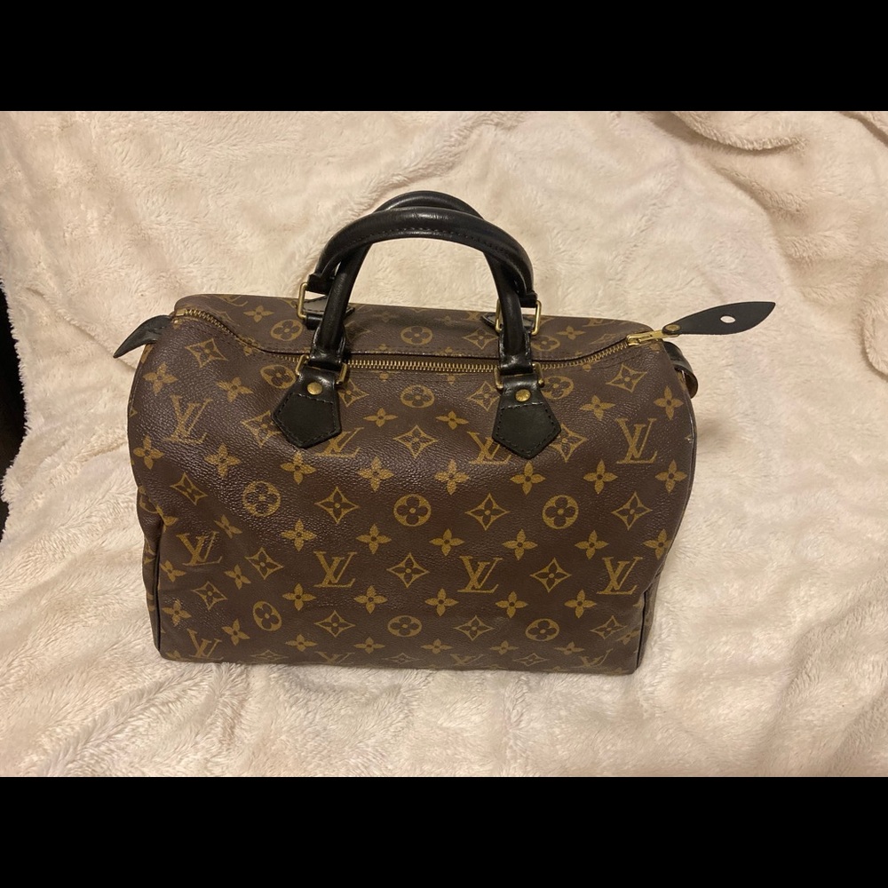 SOLD $850!! Authentic Louis Vuitton Speedy 30 in Monogram with black leather